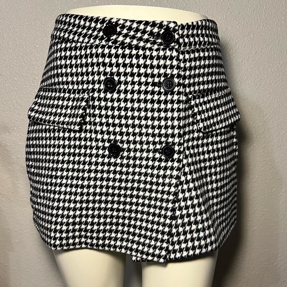 Forever 21 black and white checkered button up skirt women in a size small. - Picture 2 of 14